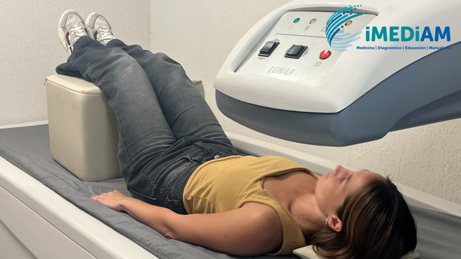 Densitometría ósea: por qué es clave para cuidar tus huesos después de la menopausia