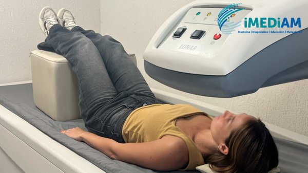 Densitometría ósea: por qué es clave para cuidar tus huesos después de la menopausia